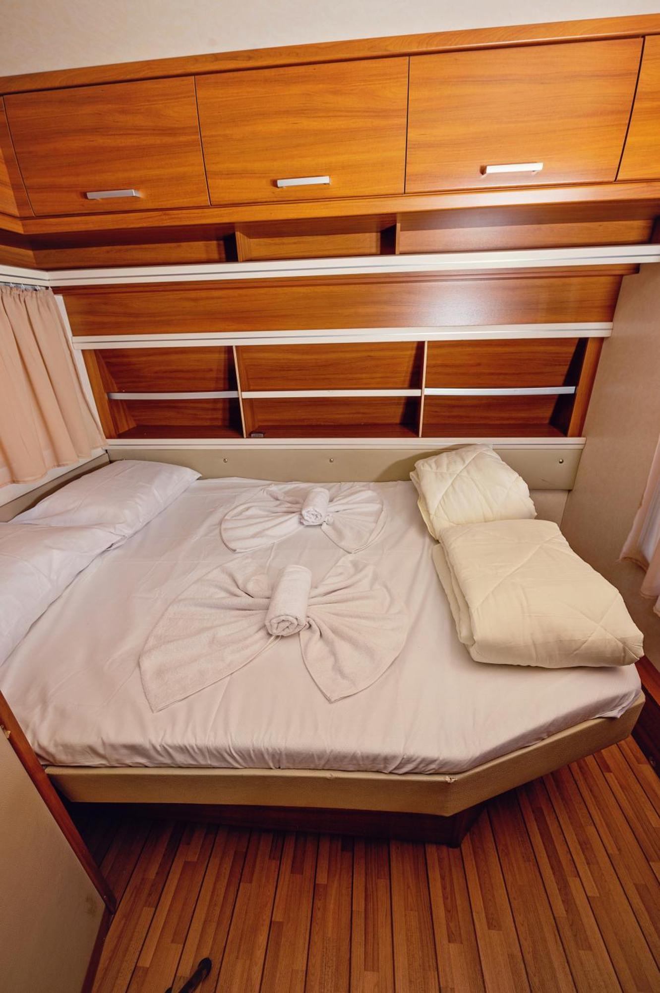 Каравани Avi Iris Фичоза Hotell Varna Exteriör bild