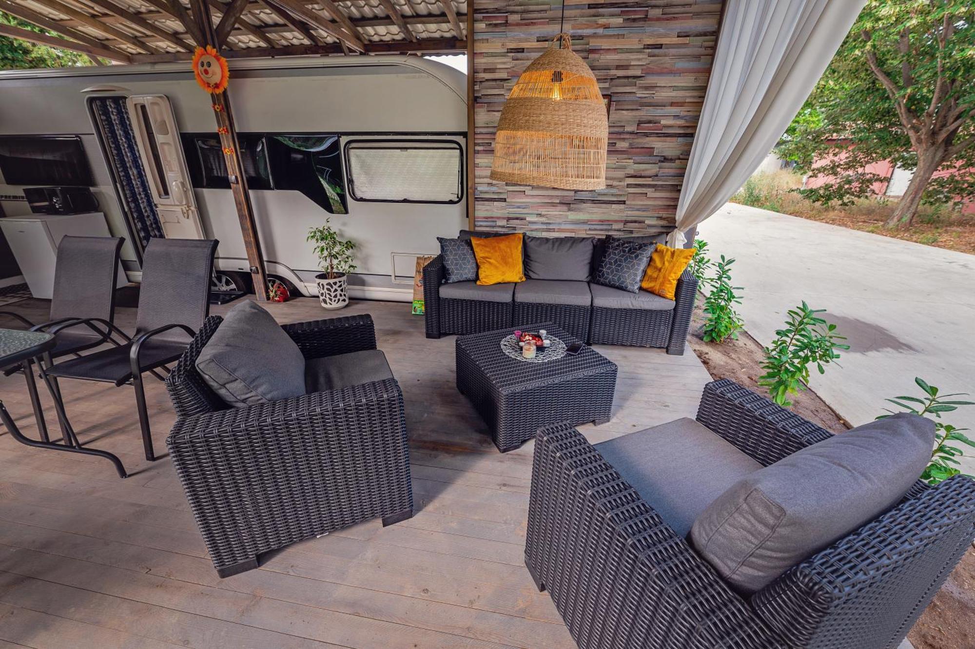 Каравани Avi Iris Фичоза Hotell Varna Exteriör bild